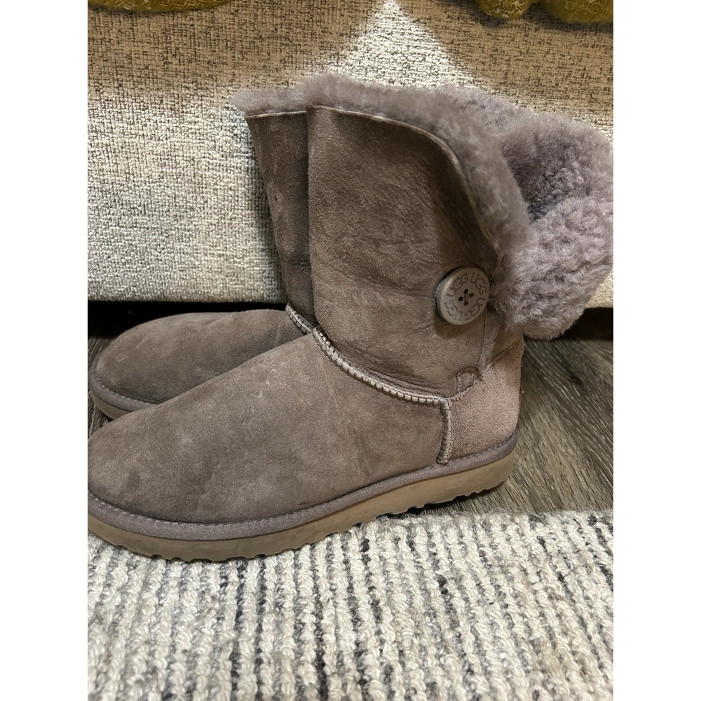 UGG BAILEY BUTTON BOOTS Y2K Size 8 Taupe Womens Y2K